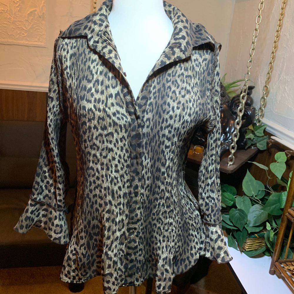Leopard pattern, feminine blouse!